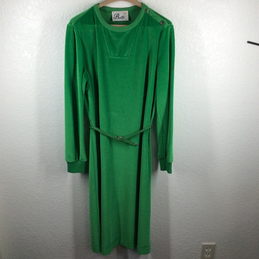 Vintage Green Velvet Butte Ling Sleeve Dress